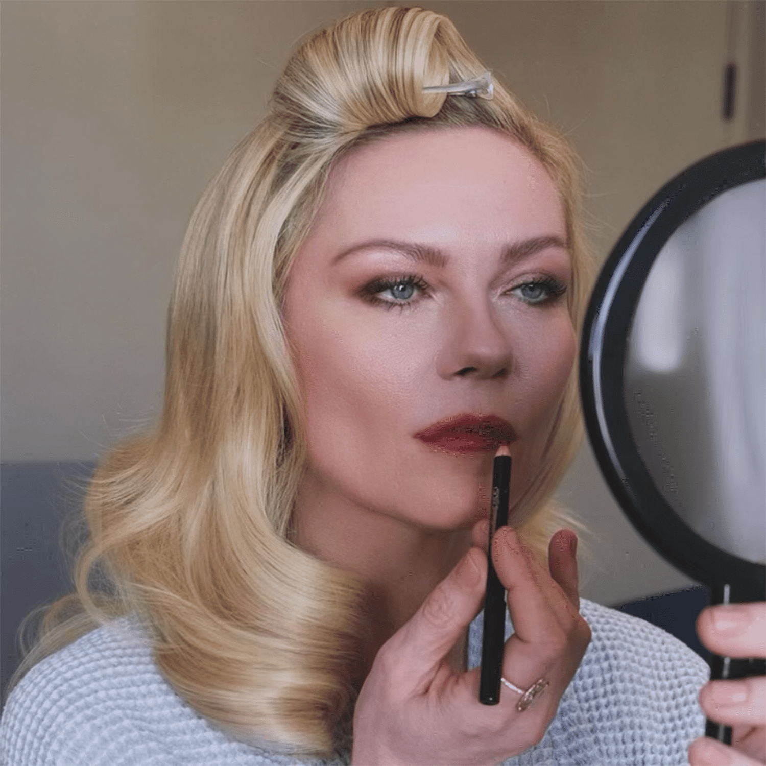 Kirstin Dunst applying her makeup for the 2024 Oscars