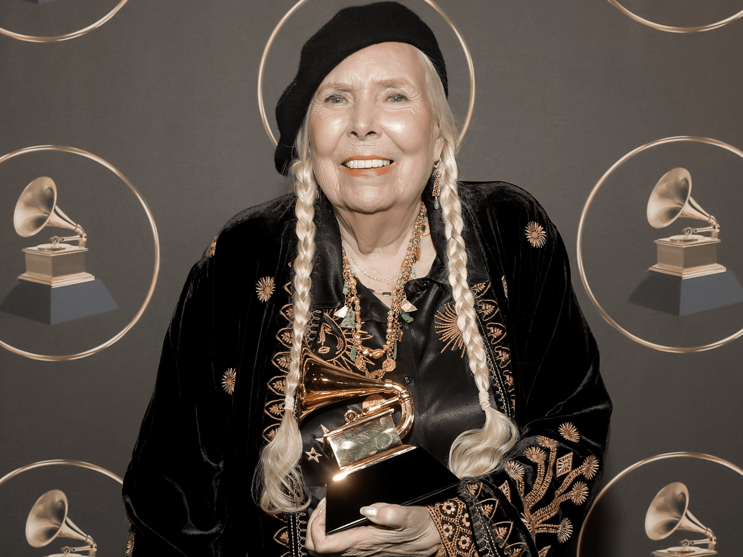 Joni Mitchell Wore This Glowy Cheek Combo for Her First-Ever Grammys Performance