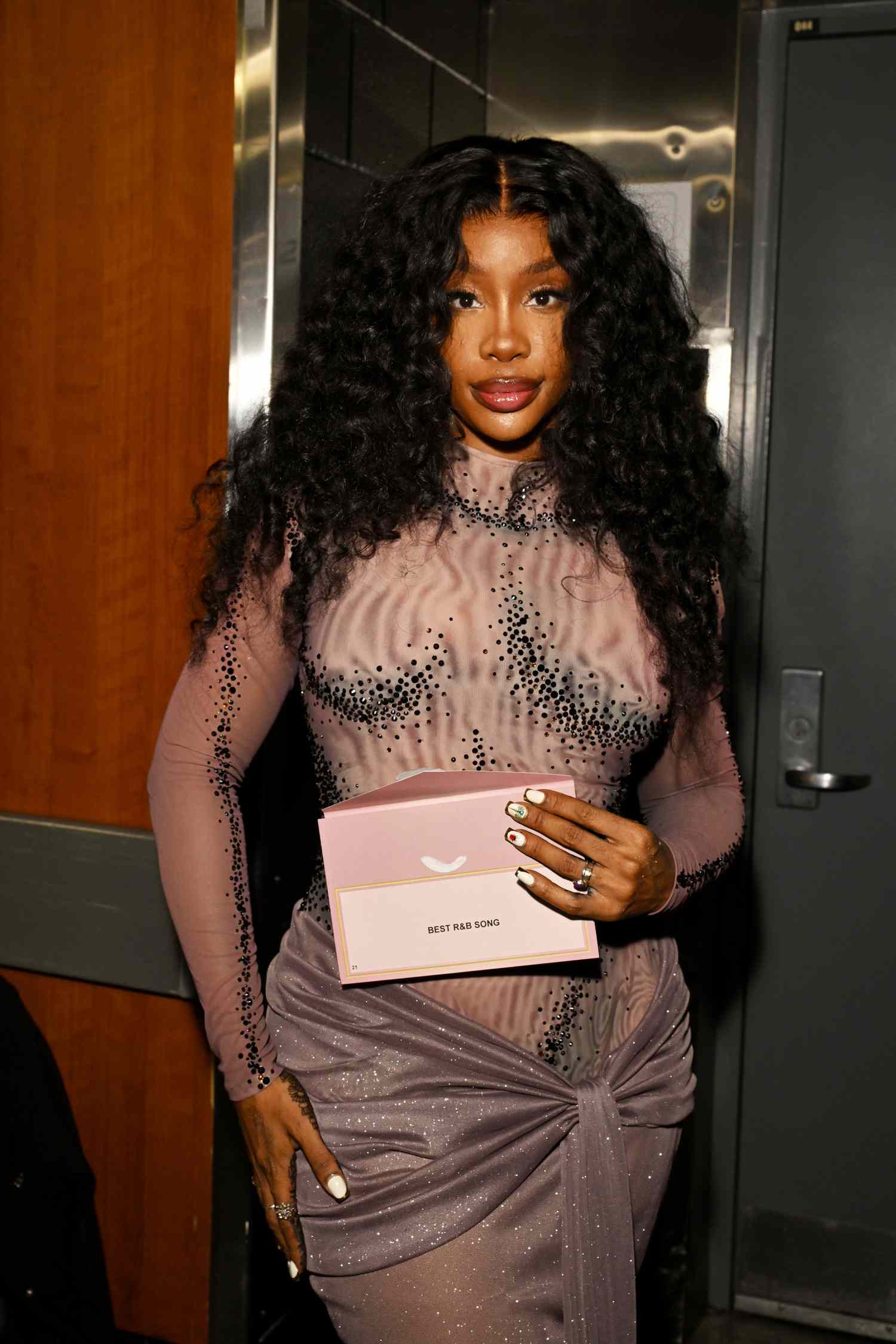 SZA wearing a high neck dress at the Grammy Award show