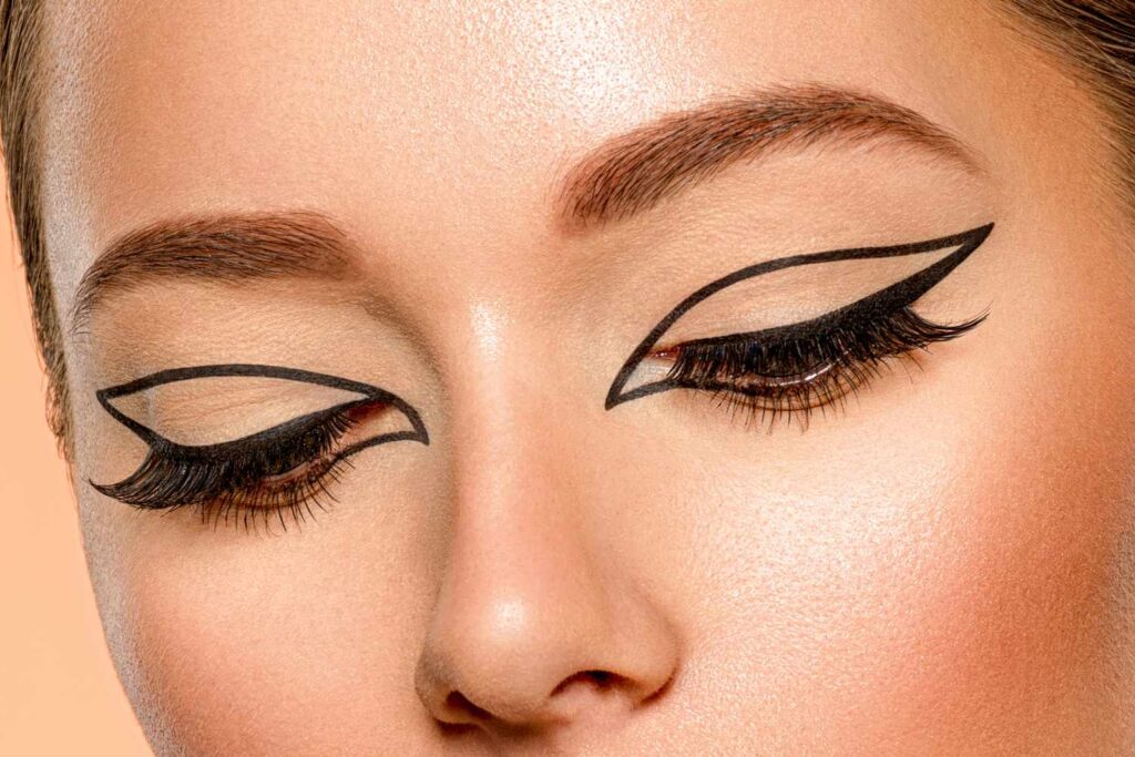 9 Graphic Eyeliner Looks That Are Easy to Recreate