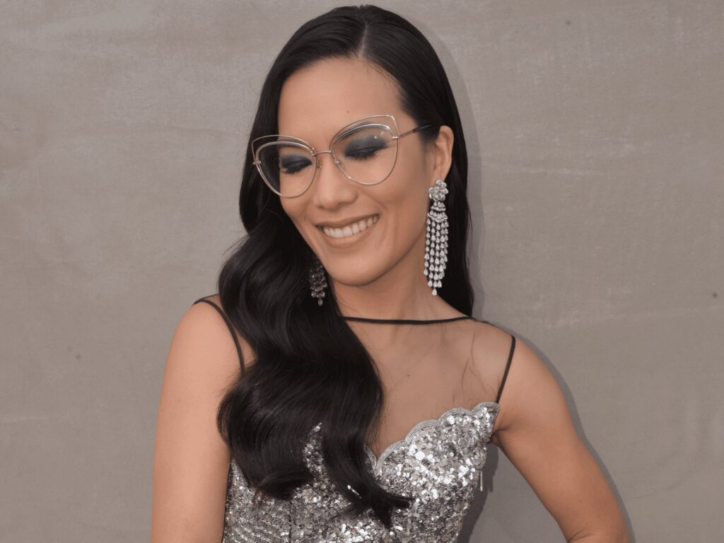 Ali Wong’s Dark Denim Eyeshadow Popped on the Emmys Red Carpet