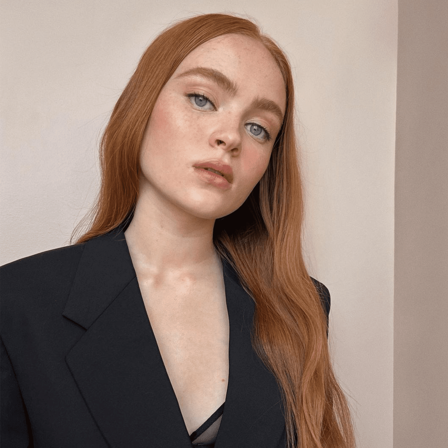 Sadie Sink wearing fall makeup flushed cheeks trend