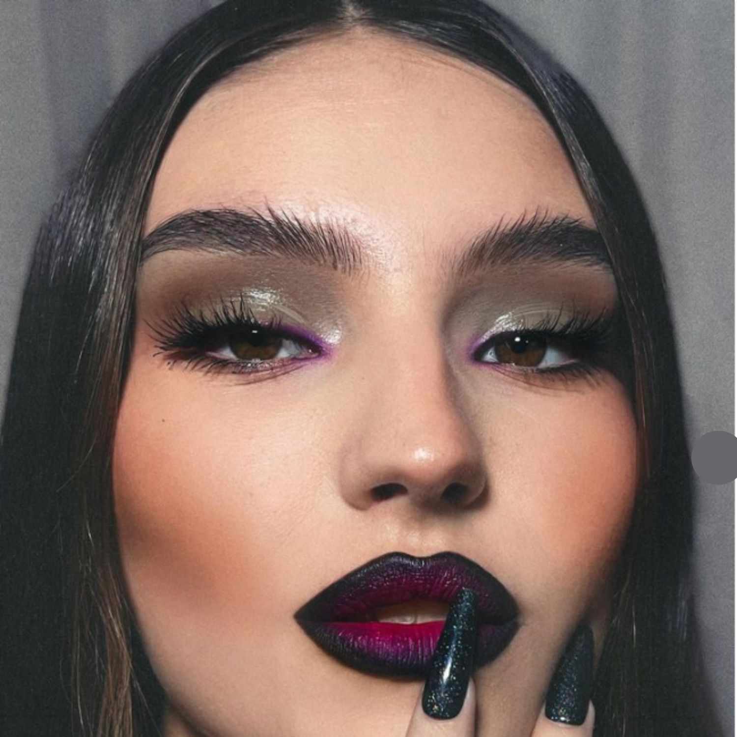 Vampy black-lined lips.