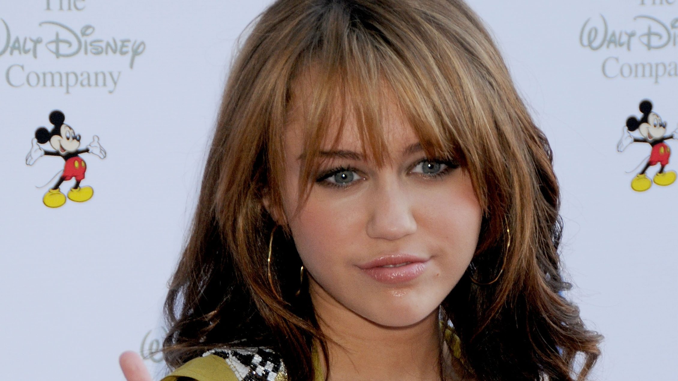 Miley’s New Hair Is So 2008 in the Best Way