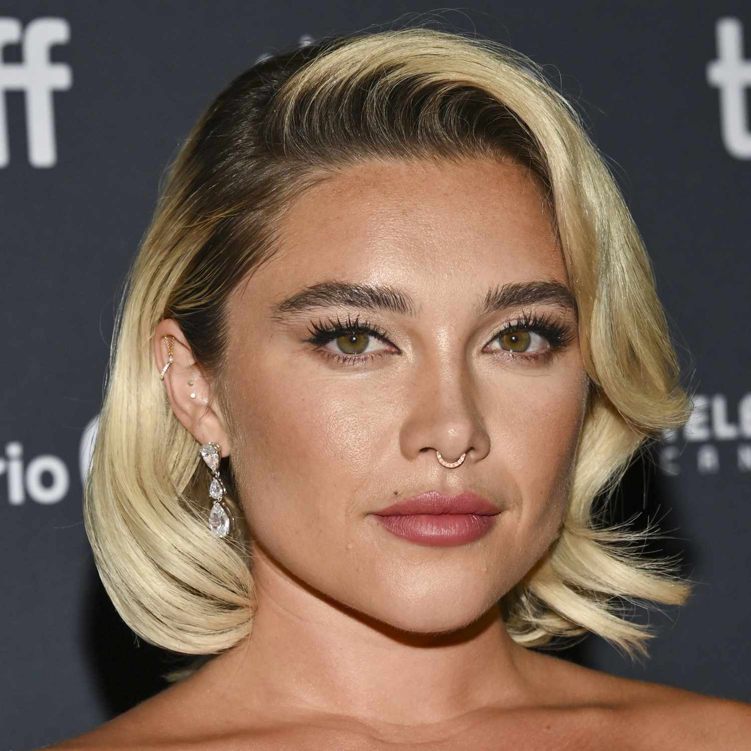 Florence Pugh with an overdirected bang in an old Hollywood wave for her bob