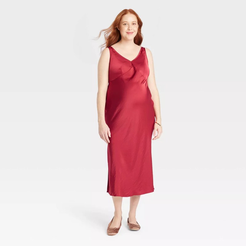 12 Cute Maternity Dresses to Wear for Valentine's Day 2025