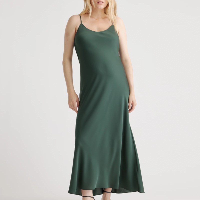 12 Cute Maternity Dresses to Wear for Valentine's Day 2025