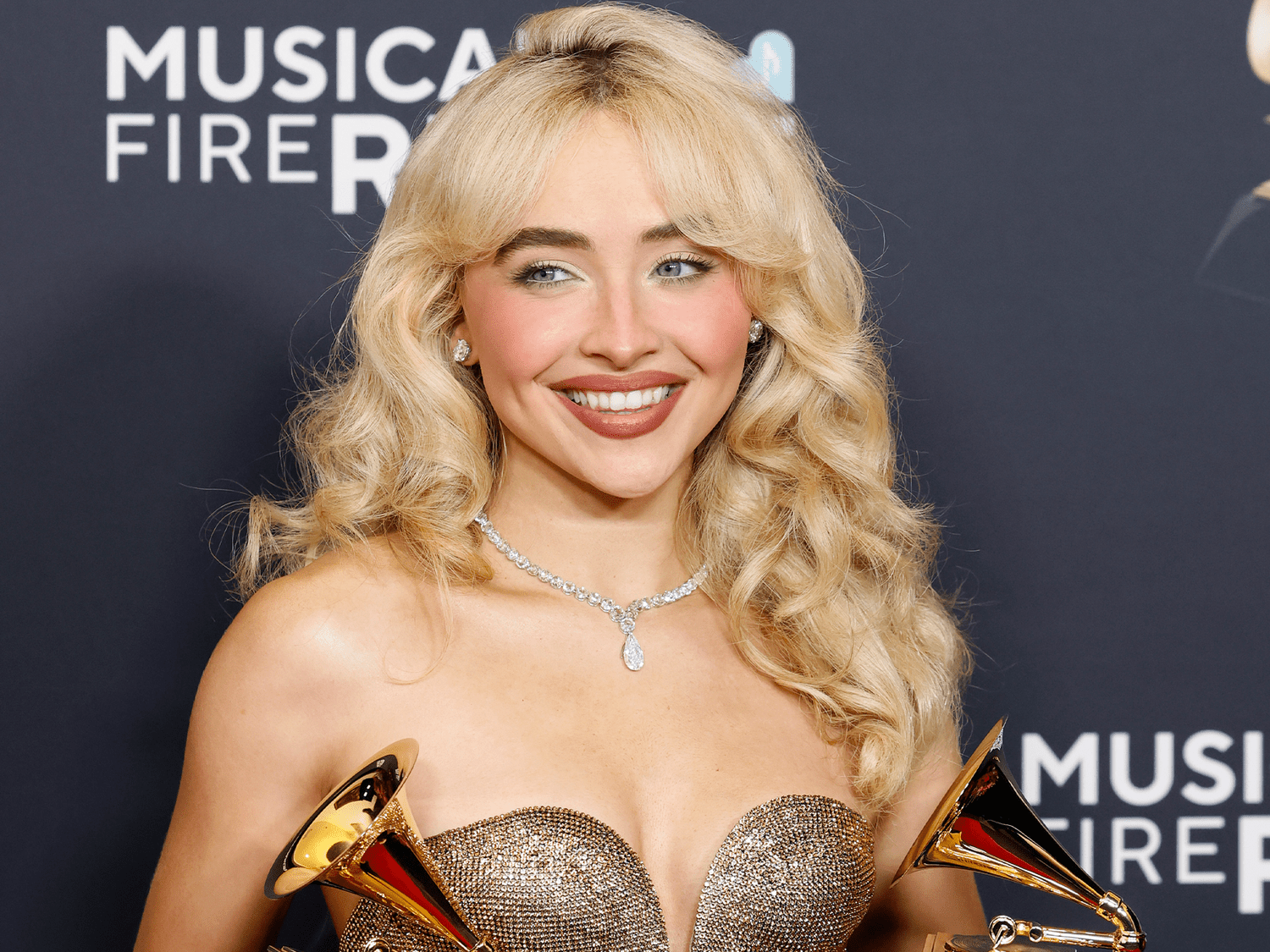 See Every Angle of Sabrina Carpenter’s Fluffy Faux Bob at the 2025 Grammys