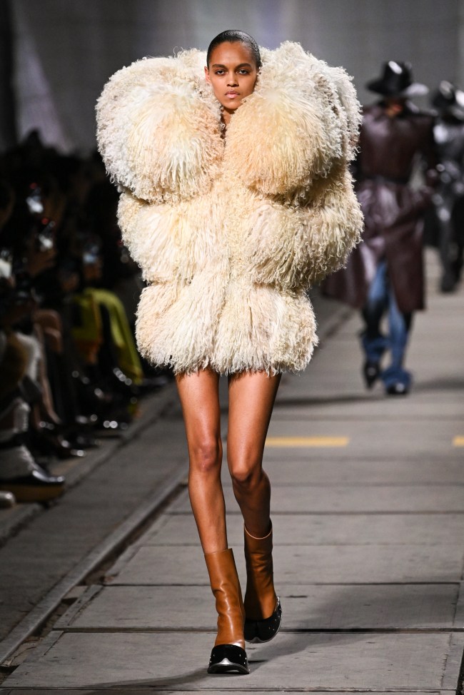 A model walks the runway during the Alexander McQueen Womenswear Fall/Winter 2024-2025 show as part of Paris Fashion Week on March 02, 2024 in Paris, France.