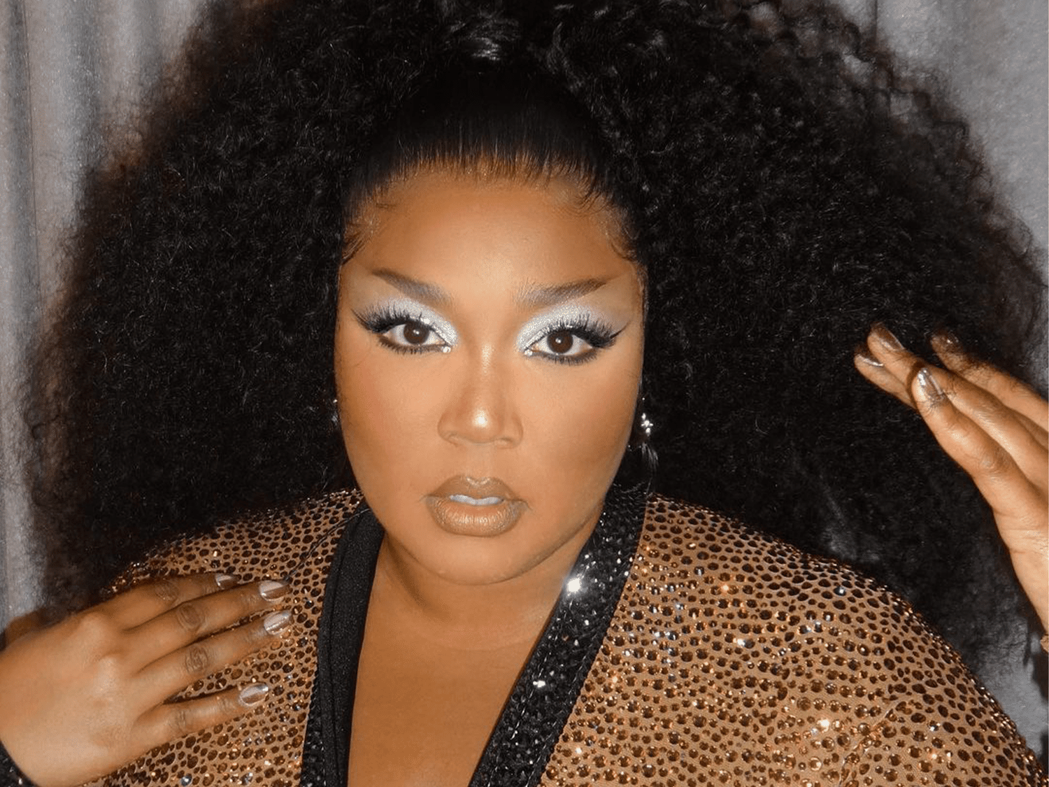 Lizzo wearing silver eyeshadow 