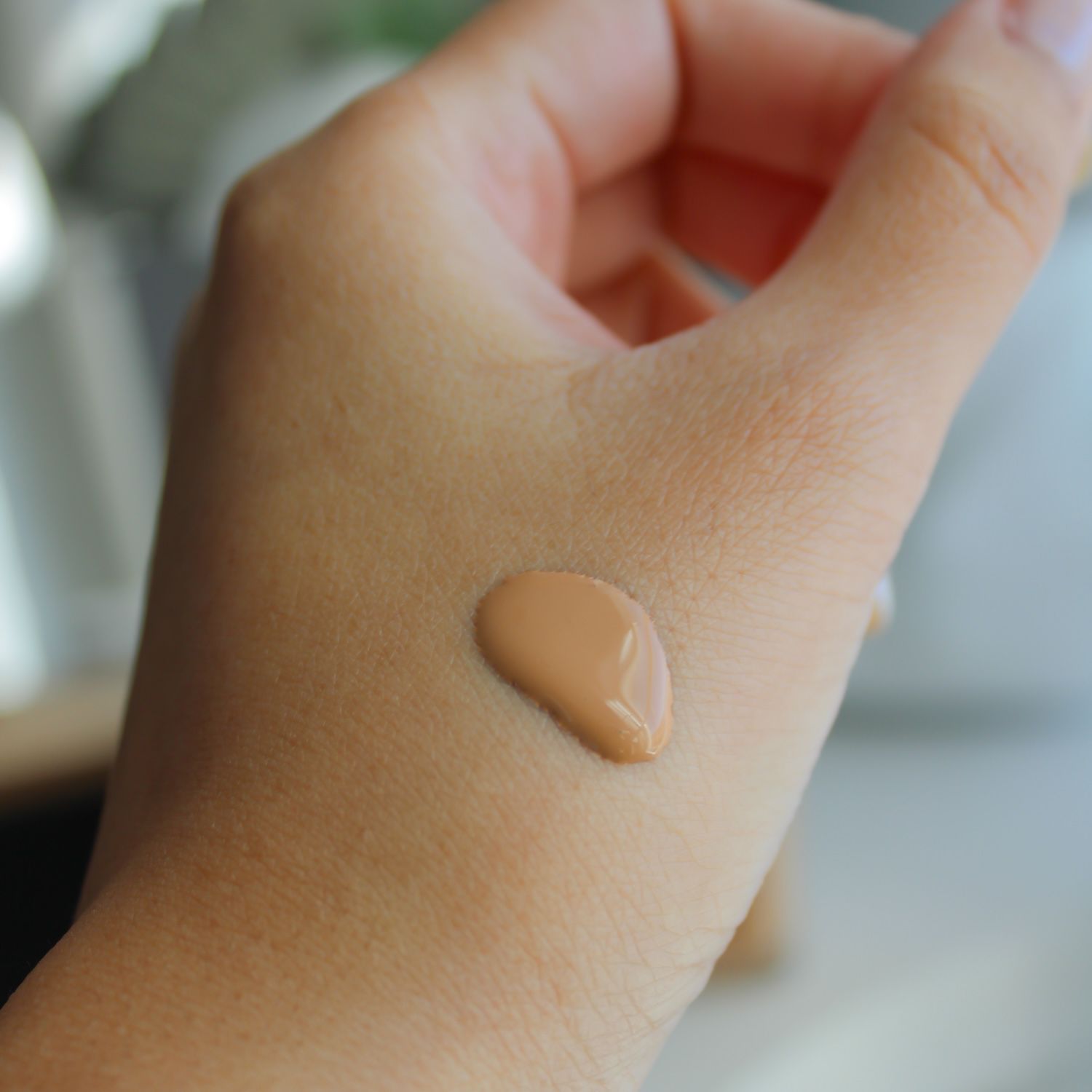 Close-up of hand with drop of L'Oreal Paris Infallible Fresh Wear Foundation