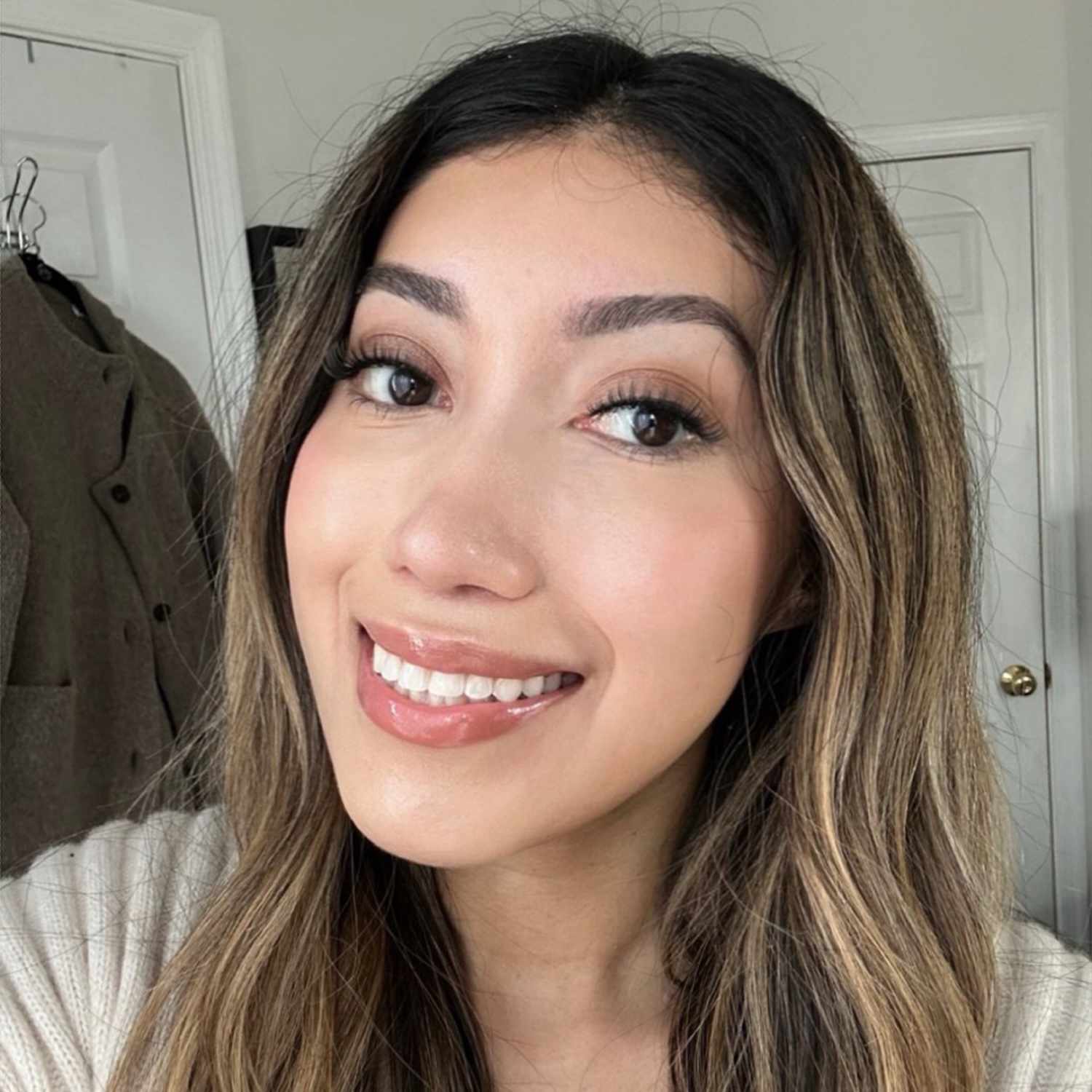 Byrdie writer Karla Ayala wears the Kiss My Lash But Better False Lashes in style "All Mine"