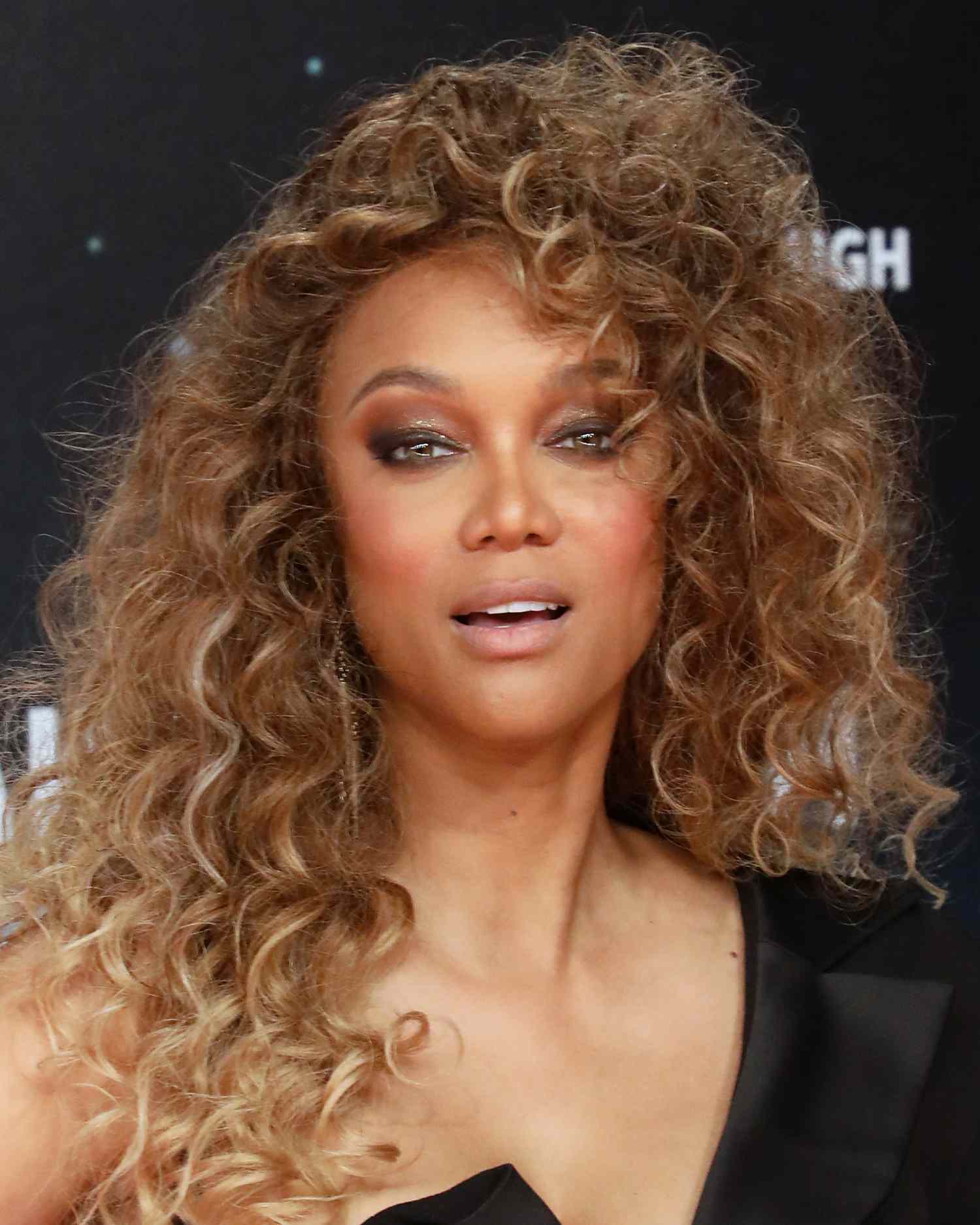 Tyra Banks with shimmery earth tone eyeshadow to accentuate her hazel eyes